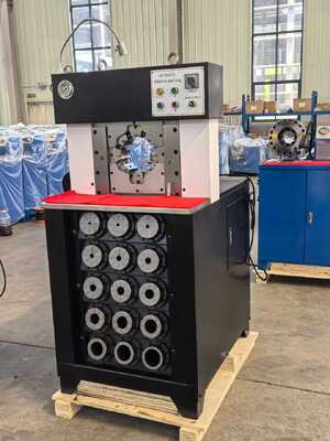 বোতাম নিয়ন্ত্রণ হাইড্রোলিক পায়ের পাতার মোজাবিশেষ Crimping মেশিন 6-76mm Crimping পরিসীমা এবং 165mm সর্বোচ্চ খোলার সঙ্গে