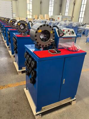 ভালো দাম 2”ব্লু কালার ক্রিমিং সাইজ 2.5 ইঞ্চি ইনার হোস ব্যাস বিগ ফোর্স 600T ক্রিমিং ফোর্স রাবার হোস ক্রাইম্পিং মেশিনে 6-51 মিমি রেঞ্জের সাথে এবং দ্রুত পরিবর্তনের ছাঁচের সরঞ্জামগুলির সাথে 10 বিনিময়যোগ্য ডাইস পর্যন্ত পৌঁছায় অনলাইন