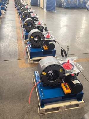 ভালো দাম 12V/24V ভোল্টেজ 2 ইঞ্চি হাইড্রোলিক হোস ক্রিমিং মেশিন 600T ক্রিমিং ফোর্স 10 ডাইস এবং 6-51 মিমি রেঞ্জ গাড়ি লোড করার জন্য অনলাইন