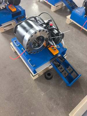 ভালো দাম 12V/24V ভোল্টেজ 2 ইঞ্চি হাইড্রোলিক নল ক্রাম্পিং মেশিন 600T ক্রাম্পিং ফোর্স সহ 10 ডাই এবং 6-51 মিমি ব্যাপ্তি সহ ছোট কাজের ভয়েসের জন্য গাড়ির লোডিংয়ের জন্য online